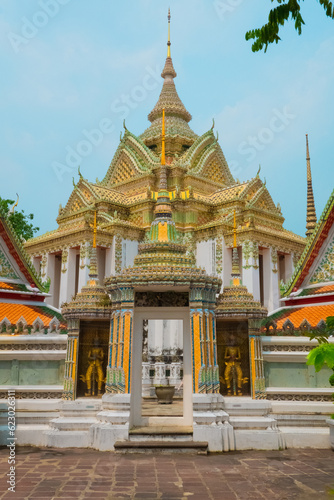 Temple Wat Pho religion bouddhiste ,magnifique architecture, Bangkok, Thaïlande