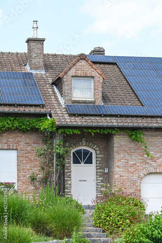 panneaux solaire energie photovoltaique immobilier maison photo