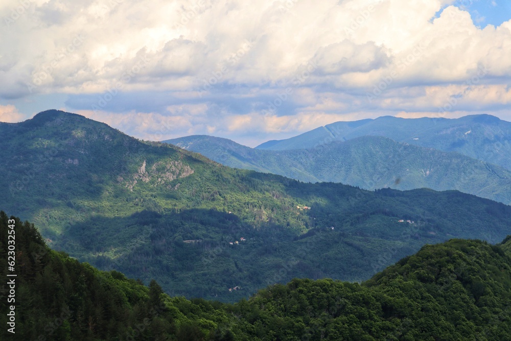 Naklejka premium mountains and clouds