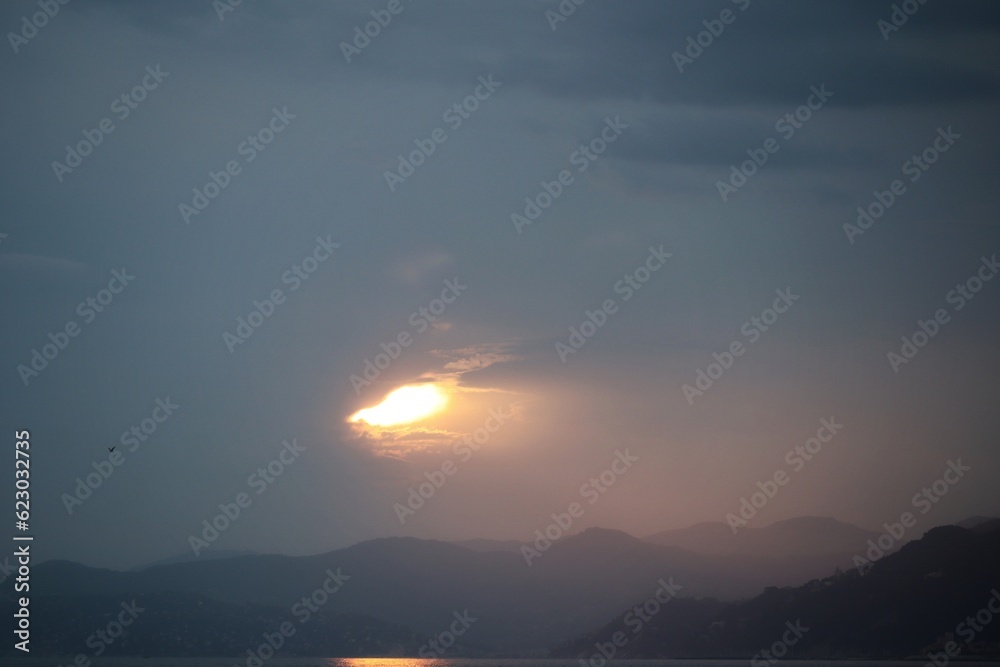 Fototapeta premium sunrise over the sea