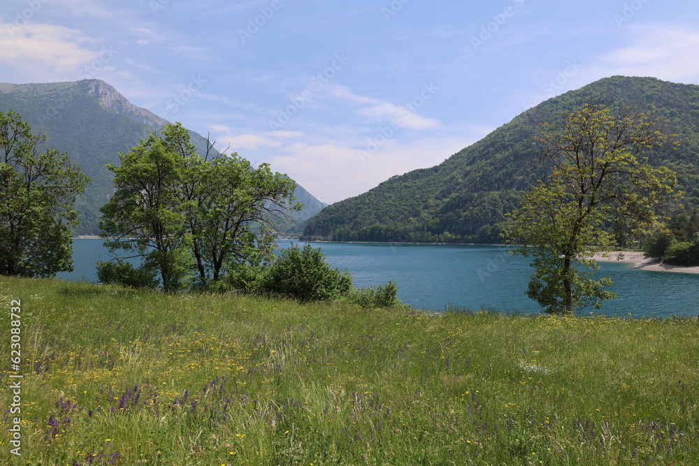 Blick auf den Lago die Ledro in den Italienischen Alpen	