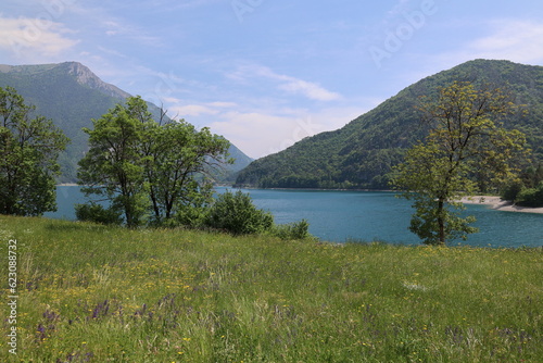 Blick auf den Lago die Ledro in den Italienischen Alpen 