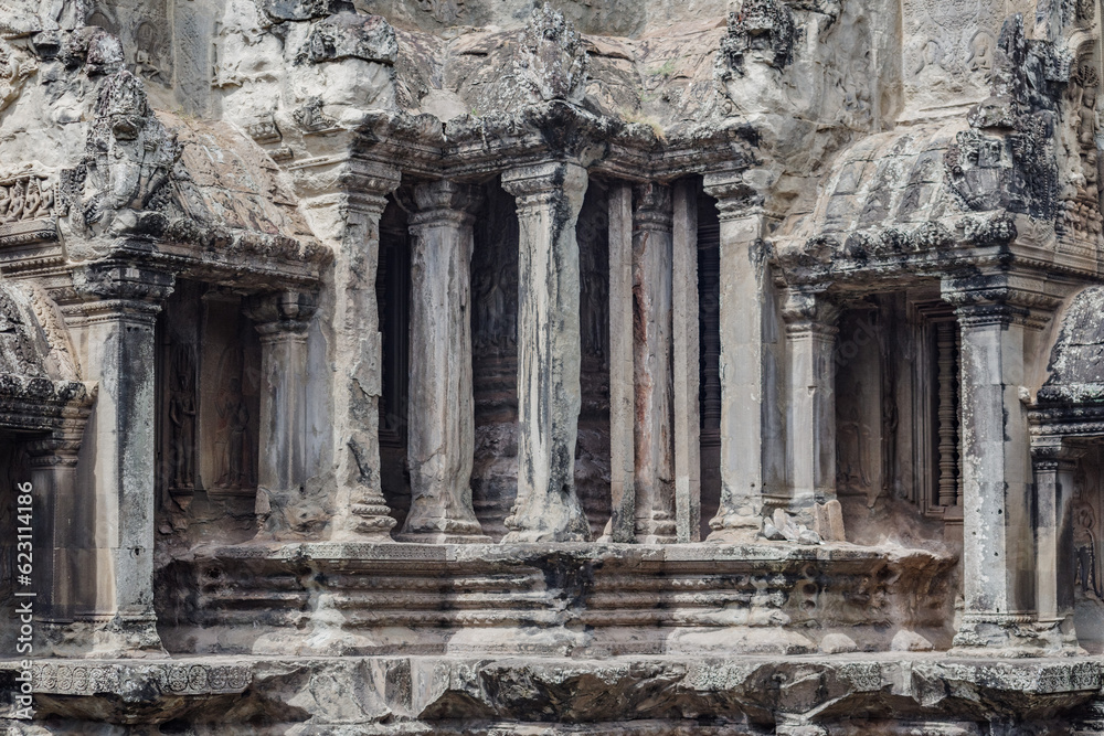 colonnes à Angkor Vat