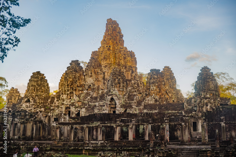 Le Bayon, à Angkor, au coucher du soleil