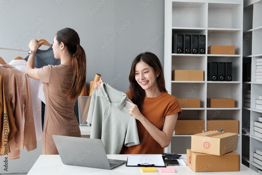 Startup girl Small SME business owners work with laptop computers at work. with parcel paper boxes for delivery to customers online selling. Startup girl Small SME business owners work with laptop computers at work. with parcel paper boxes for delivery to customers online selling.