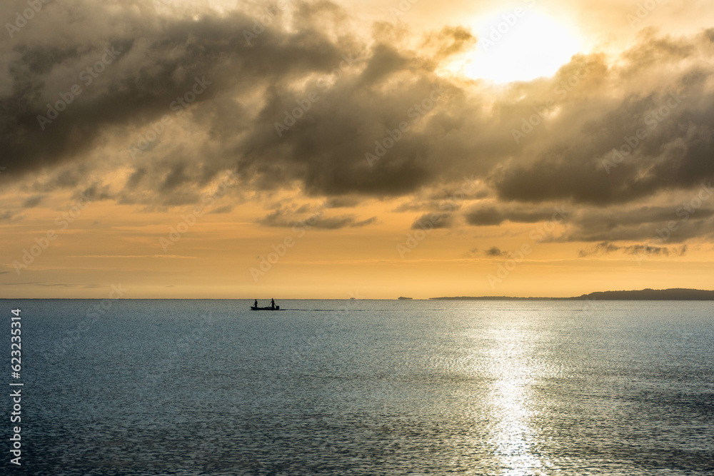 Pescadores, Amanecer  con cielo y mar