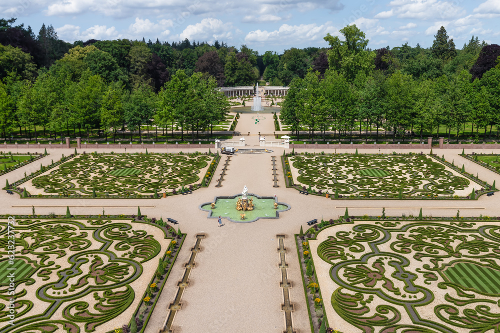 Φωτογραφία Garden and fountains of the National Museum Paleis het Loo near Apeldoorn in the Netherlands
