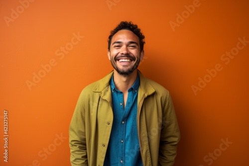 Obraz na płótnie Portrait of a happy young african american man on orange background w salonie
