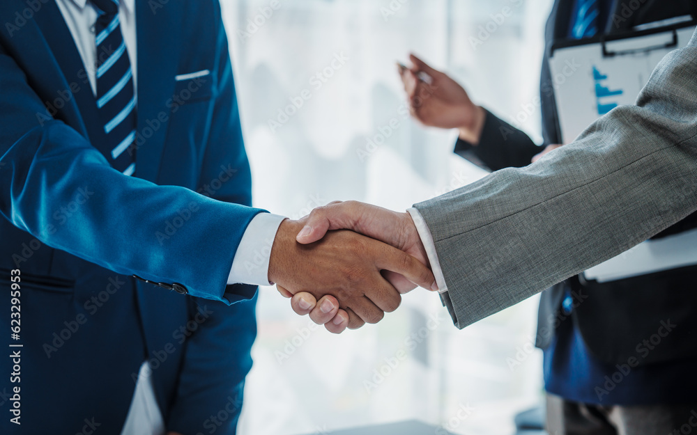 Shaking hands, Full concentration at work. creating an effective team meeting agenda, Tailor your agenda to each meeting. Not all meetings are created equal, and not all agendas should be either.