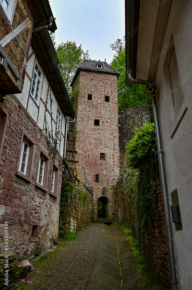 Schnatterlochturm, Durchgang durch den Turm in Miltenberg auf dem Weg zur Burg, Miltenberg, Franken, Bayern, Detuschland Schnatterlochturm, Durchgang durch den Turm in Miltenberg auf dem Weg zur Burg, Miltenberg, Franken, Bayern, Detuschland