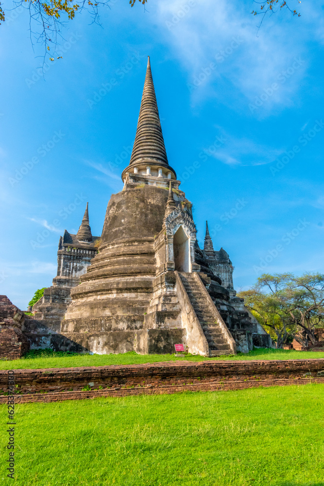 Fototapeta premium The ruins of the Wat Phra Si Sanphet temple in Ayutthaya Historical Park, a UNESCO world heritage site, Thailand
