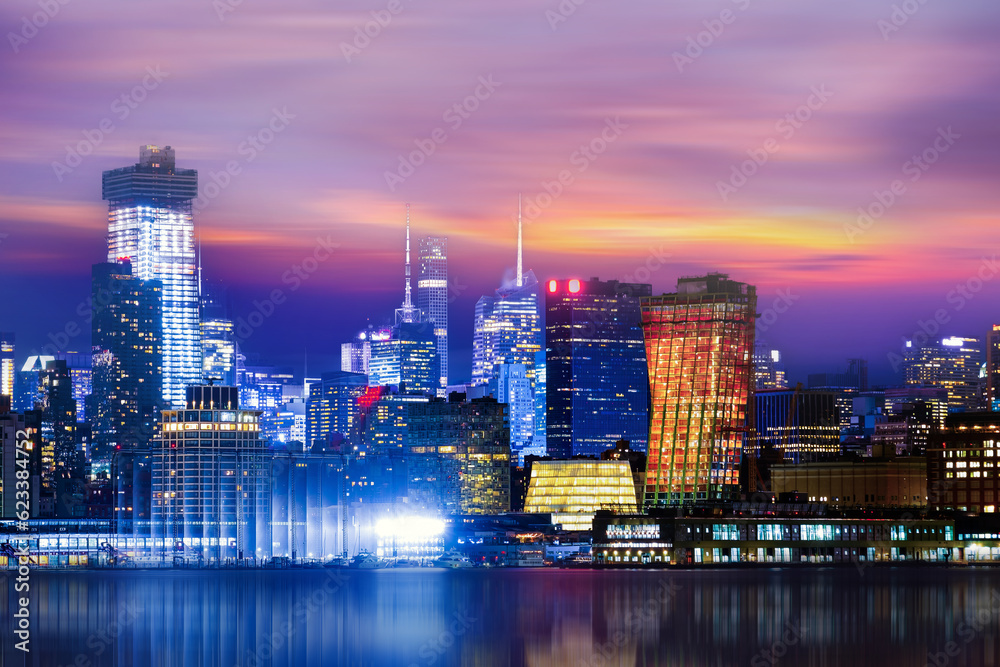 Fototapeta premium New York City Manhattan downtown skyline at dusk with skyscrapers over Hudson River,