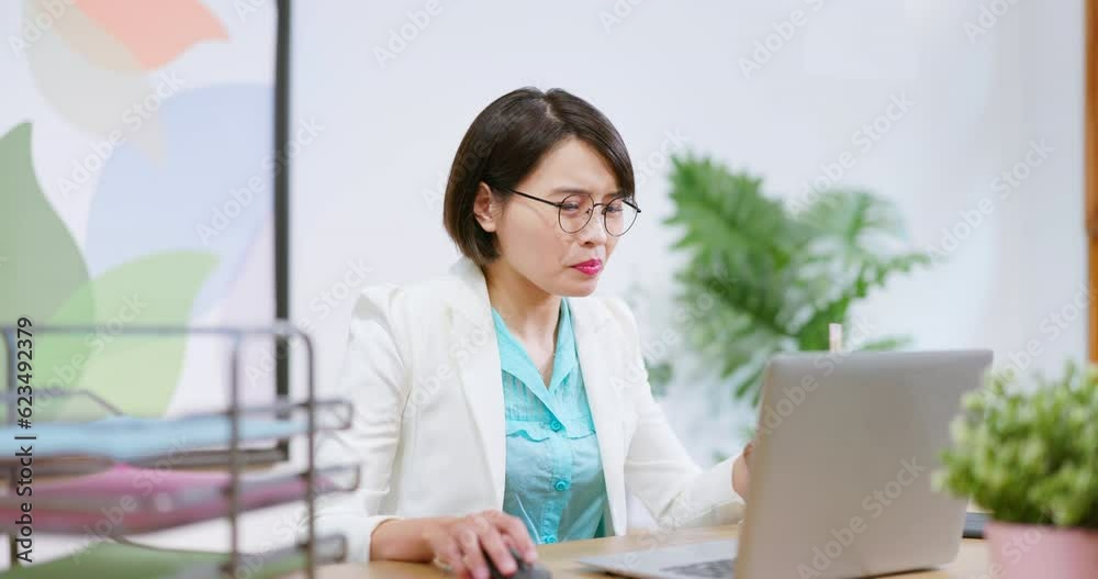 woman has acid reflux woman has acid reflux