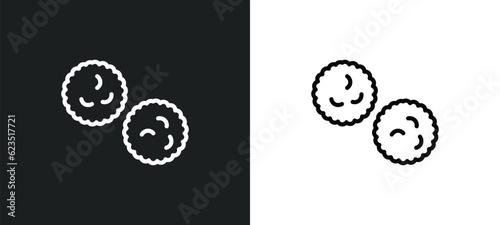 pom pom icon isolated in white and black colors. pom outline vector icon from entertainment collection for web, mobile apps and ui.