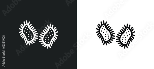 parasites icon isolated in white and black colors. parasites outline vector icon from education collection for web, mobile apps and ui.