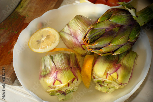 Slika na platnu carciofi in acqua acidulata; artichokes in vinegary water