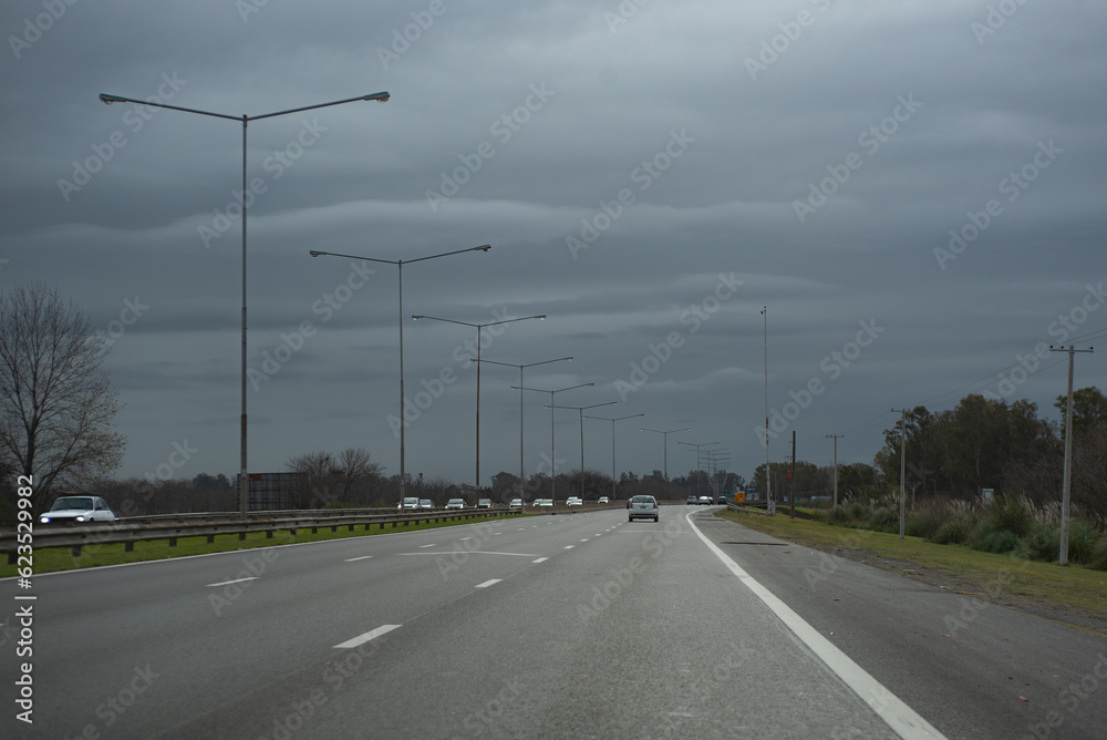 Carretera de Argentina un día nublado