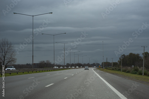 Carretera de Argentina un día nublado