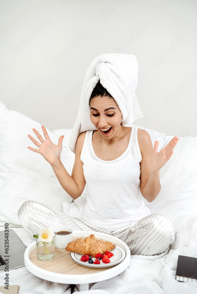 Surprise for your beloved breakfast in bed Surprise for your beloved breakfast in bed