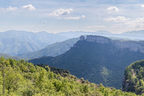 views of the mountains, they look like cliffs in the mountains in spain © Rafael Prendes