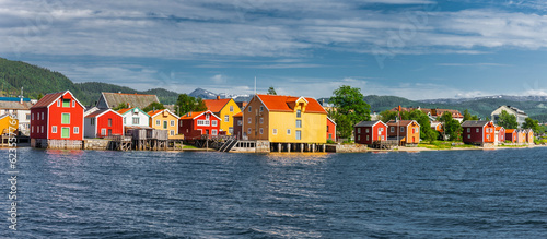 Alte Häuser in Sjøgata in Mosjøen, Nordnorwegen photo