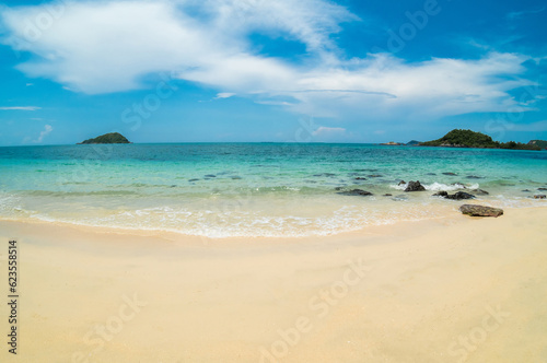 Fototapeta Naklejka Na Ścianę i Meble -  Beautiful Landscape summer panorama fisheye front view wide island tropical sea beach white sand clean and blue sky background calm Nature ocean wave water travel at  Beach thailand Chonburi