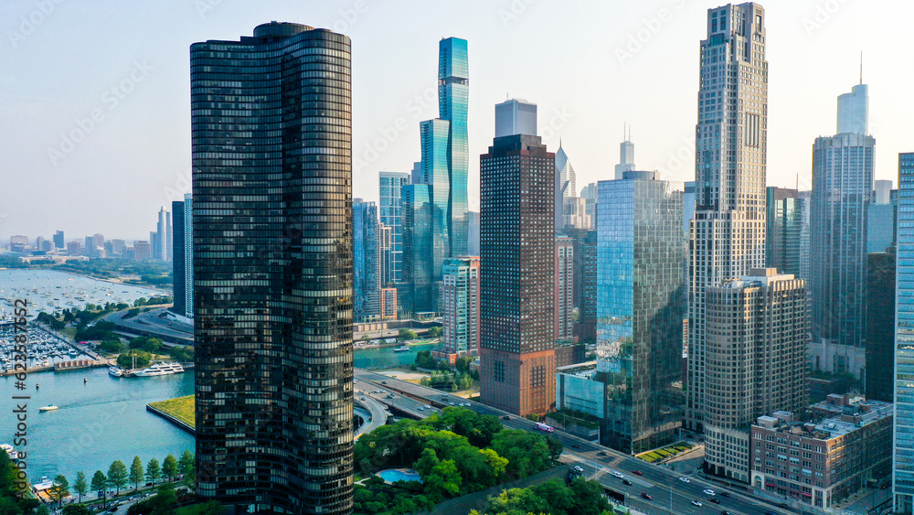 Obraz premium Aerial view of Chicago lakefront and city skyline