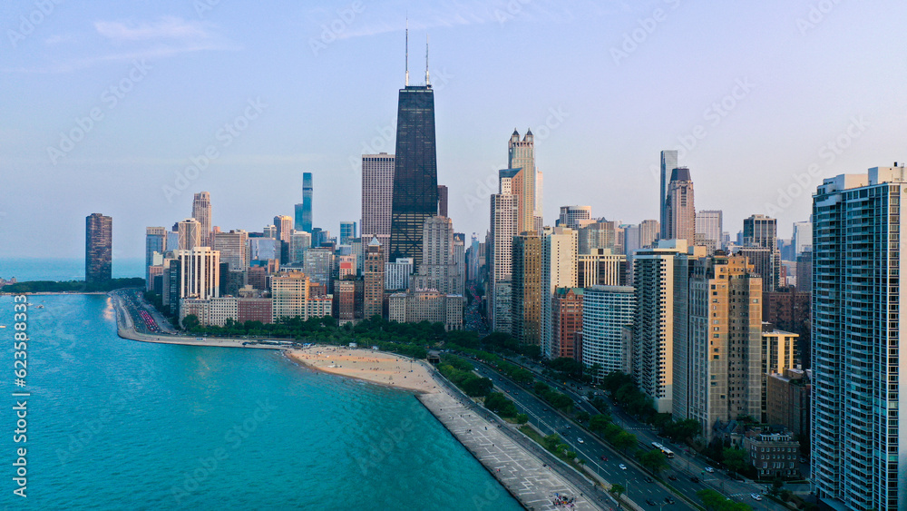 Naklejka premium Aerial view of Chicago lakefront and city skyline
