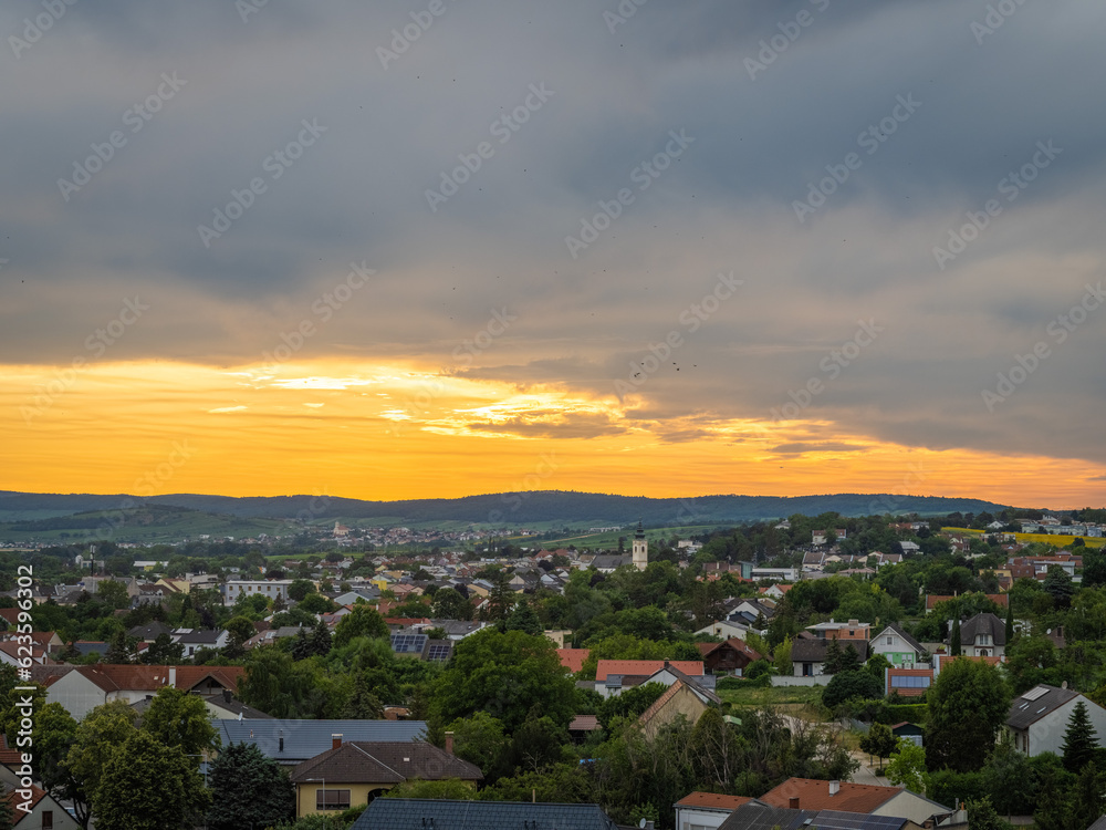 Fototapeta premium Panoramablick vom Kalvarienberg auf Neusiedl am See