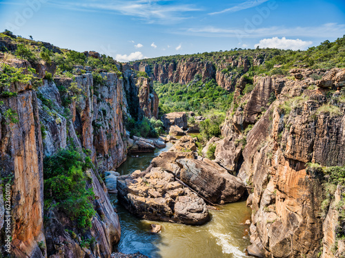 Obraz na płótnie Blyde River flowing in the Blyde River canyon at the Bourke's Luck Potholes, Panorama Route, Graskop, Mpumalanga, South Africa w salonie