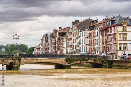 Fototapeta Naklejka Na Ścianę i Meble -  Medieval bridge that crosses the Adur River as it passes through the ancient city of Bayonne, France.