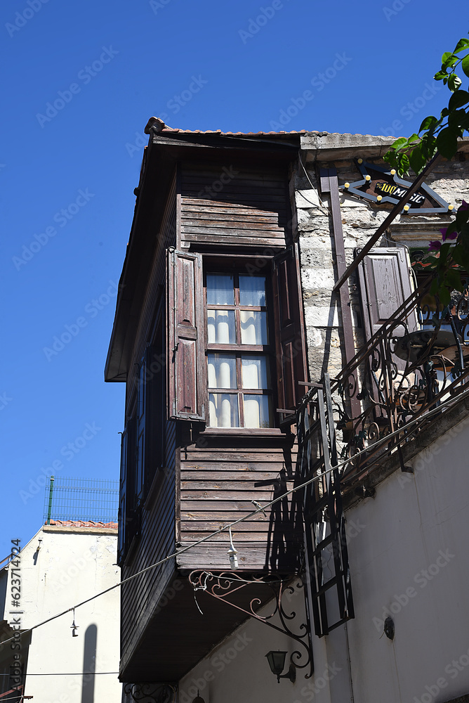 alte wunderschöne Fassaden in Cesme, Türkei