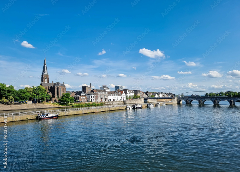 Obraz premium city of Maastricht, netherlands, view over river maas