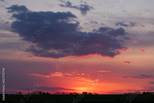 Fototapeta Naklejka Na Ścianę i Meble -  sunset in the sky. cloudy sky at sunset
