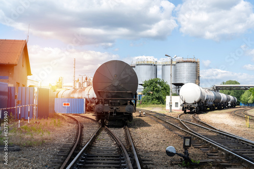 Bilde på lerret Railroad tank cars near oil refinery