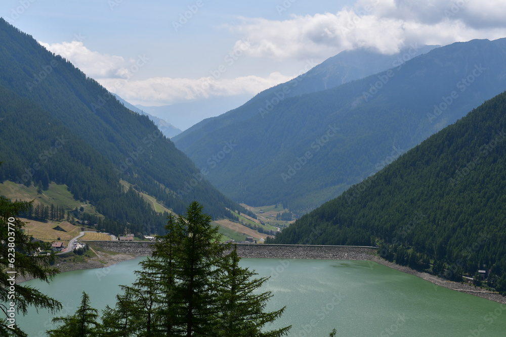 Obraz premium Blick zum Vernagter Stausee und das Schnalstal in Südtirol 