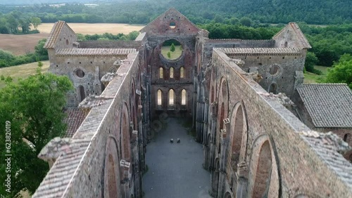 Vista aerea della abbazia di San Galgano. La spada nella roccia. Abbazia senza tetto in Toscana photo