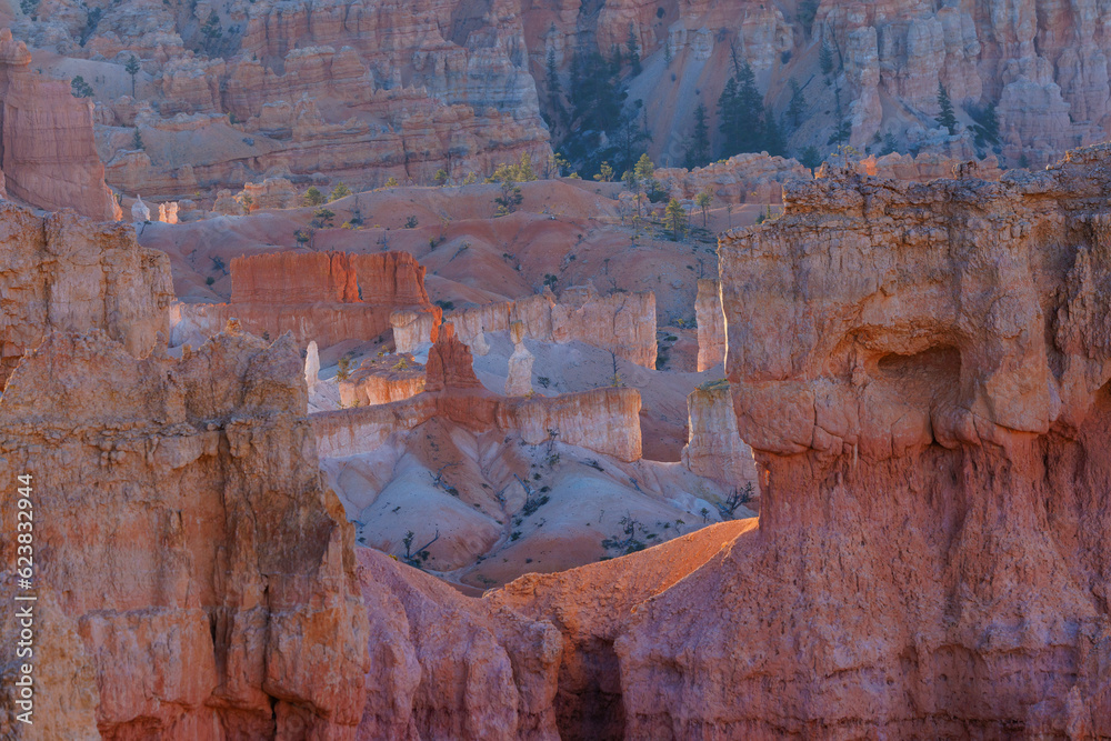 Rock formations and hoodoo’s from Rim Trail in Bryce Canyon National Park in Utah during spring.
