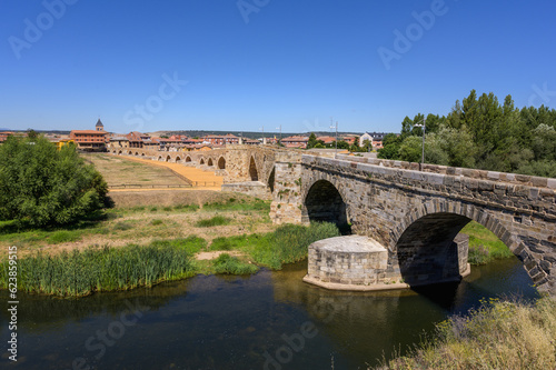 Obraz na płótnie Summer's Awakening: Unveiling the Roman Bridge along the Camino de Santiago in Hospital de Orbigo, Leon, Spain w salonie