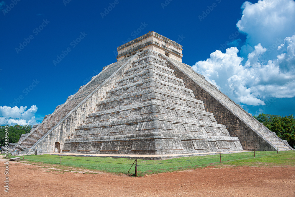Chichen Itza Castle at Yucatan State, Mexico Chichen Itza Castle at Yucatan State, Mexico