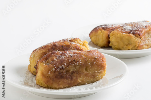 Cuadro en lienzo Rellenitos de plátano, postre típico guatemalteco hechos a base de plátano rellenos de frijoles dulces; fritos en aceite