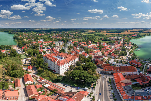 Fototapeta Naklejka Na Ścianę i Meble -  Ryn - miasto na Mazurach w północno-wschodniej Polsce.