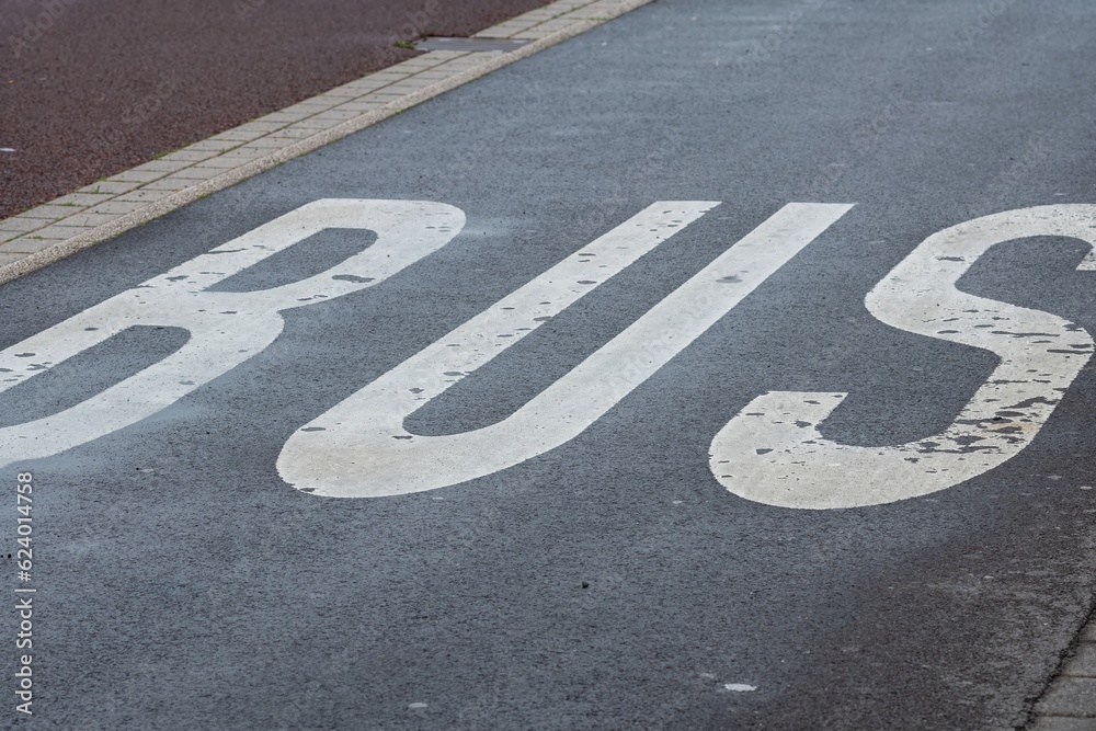 Fototapeta premium bus lane sign on asphalt