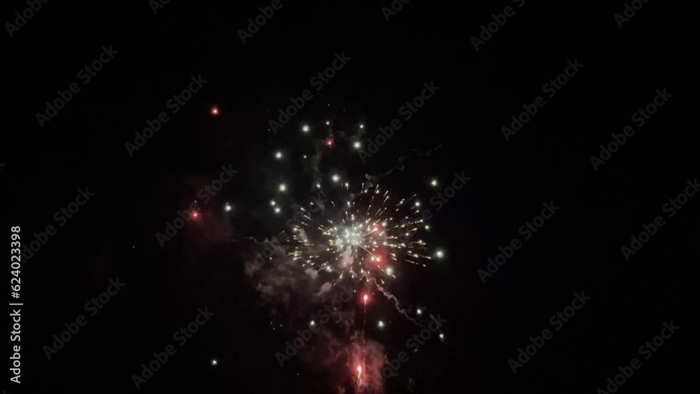 feu d'artifice rouge et blanc