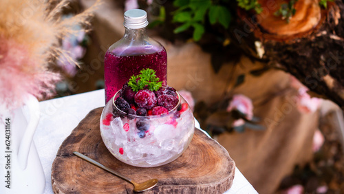 Cuadro en lienzo Tropical Berry Refresher: Nourishing Summer Mocktail for Gut Health