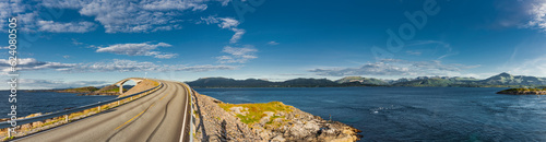 Atlantikstrasse mit Storseisundbrücke in Norwegen