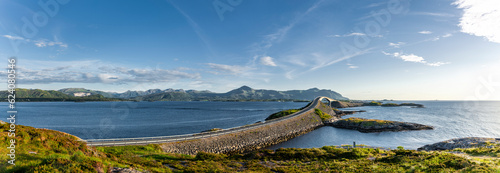 Atlantikstrasse mit Storseisundbrücke in Norwegen