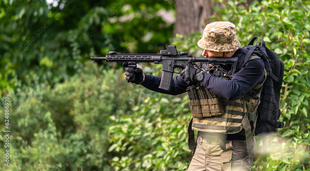 A man in military uniform aims at a sight