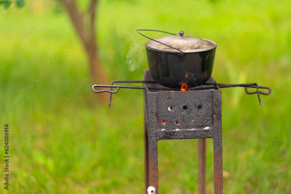 Brazier on which there is a cauldron with food
