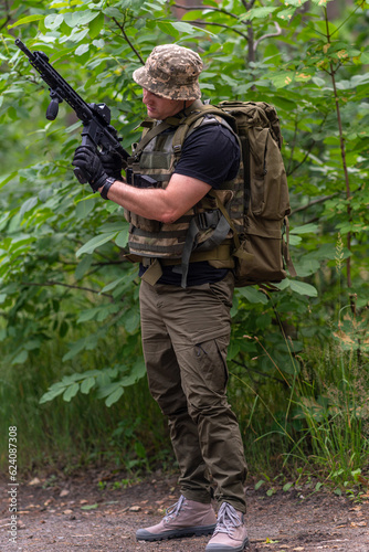 Obraz na płótnie Loading a magazine with cartridges in an automatic rifle w salonie